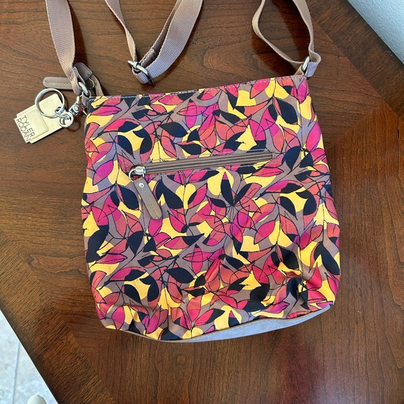 NWOT Tyler Rodan crossbody bag with multiple zipper pockets - Picture 3 of 9